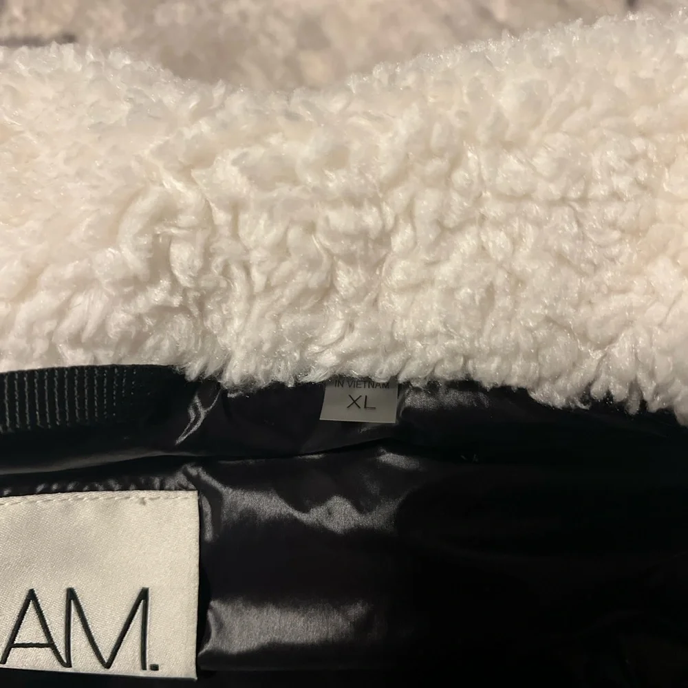 SAM. Billie Sherpa Puffer Vest. Black with White Trim - Picture 9 of 16